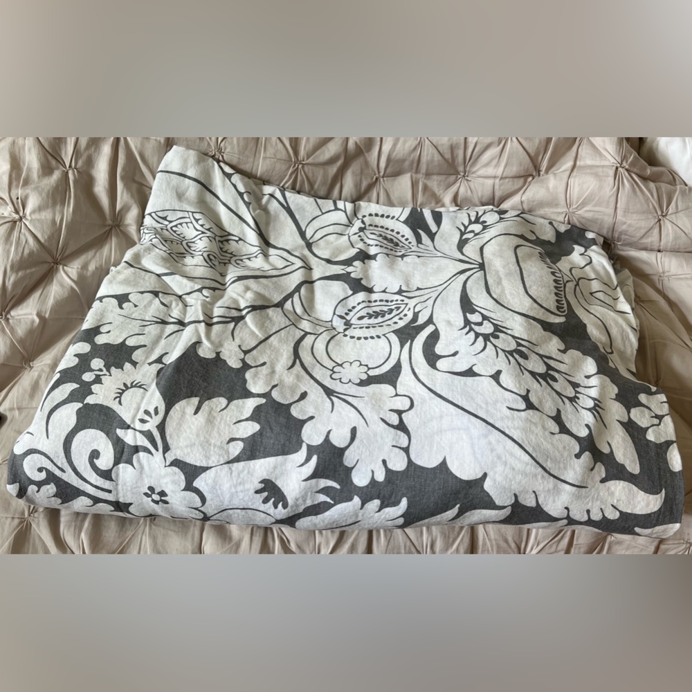 Almost New: Pottery Barn Bedding Set (King)